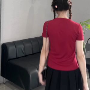 Áo thun nữ BEE dáng ôm cổ tròn tay ngắn màu đỏ đô công sở