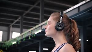 CRUI VJ-083 Retro Over-Ear Bluetooth 5.0 Wireless Headphones Deep Bass Noise-Cancelling Hi-Fi Sound Long Battery Life Foldable & Comfortable