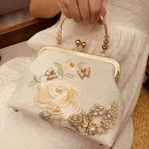 กระเป๋าผู้หญิงสีแดงสำหรับงานแต่งงานและงานราตรี กระเป๋าสะพายไหล่แบบมีสายรัดขนาดกลาง กระเป๋าผ้าไหม วัสดุที่ทนทานต่อการซัก