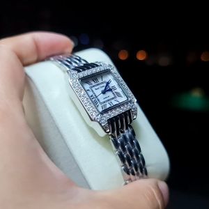 ผ้านาฬิกาผู้หญิง Royal Crown ( 100%) ประดับเพชรสีเงินหน้า ปัดมุกสวยหรู ระบบถ่านกันน้ำจัดส่งพร้อมกล่องครบ 1ปี บัตร 1ปี