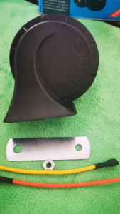 แตร BSEOCH แท้100% แตรหอยโข่ง เสียงรถเบนซ์ 115db รุ่น BS-138-02 สีดำ 12V