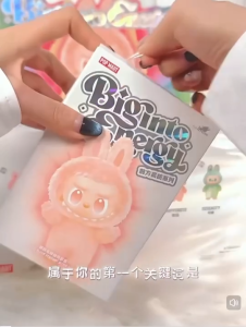 งานเทียบแท้ พร้อมส่ง Labu V3 THE MONSTERS Big Into Energy Series พวงกุญแจตุ๊กตา ไวนิลจี้ตุ๊กตา กล่องตาบอด ของขวัญของเล่นน่ารัก