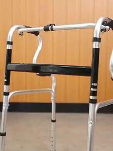 อุปกรณ์ช่วยเดิน ไม้เท้า 4 ขา 2.2kg พับได้คลิกเดียว ปรับความสูงได้ 6 ระดับ Walker