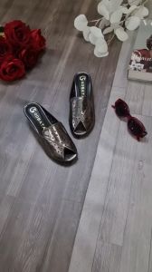 [ẢNH THẬT-FREESHIP] Dép nữ rọ đục lổ gót vuông ROSATA RO684 - 4p - Bạc - BKSTORE