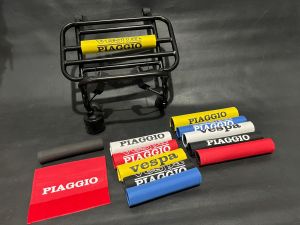 Busa Bantalan peredam pipa variasi Frontrack Backrack Rak vespa || Tulisan PIAGGIO warna ukuran 18 & 22 cm. Cocok untuk ukuran pipa 16mm sampai 22mm. Cara pasang : Sobek separo dari busa lalu pasangkan ke pipa. Bagus murah grosir eceran