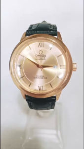 Đồng hồ OMG Nam Side lớn 40mm .Vỏ thép mạ vàng . Mặt kính mo cong sang trọng . Dây da đen .Hàng mới 100%