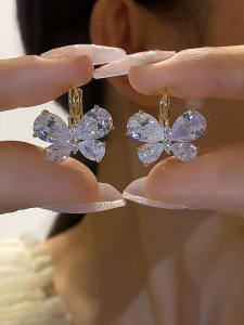 Fashionable Butterfly Zircon Short Elegant Versatile Womens Hoops  out New 2025 Stylish Accessory Pair of Earrings