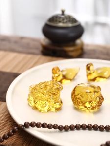 Tượng chú heo con lợn con pha lê phong thủy chiêu tài may mắn trang trí nhà cửa văn phòng