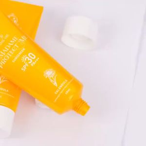 ✨ ELYSIA ✨ -Madame Gie Madame Protect Me Sunscreen SPF 30 / 50 PA +++ With Calendula - Sunblock