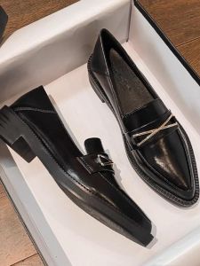 WANGGONGZHU | รองเท้าส้นหนาแบบสวมสำหรับผู้หญิง ทรงหัวแหลม สไตล์อังกฤษ หนังแท้ ฤดูใบไม้ผลิและฤดูใบไม้ร่วง รองเท้าส้นสูงแบบลำลอง