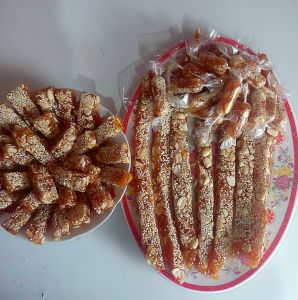 mứt khóm mít đậu phộng nhà làm