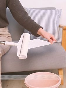 ยี่ห้อ YAYA  ลูกกลิ้งเก็บฝุ่น ที่กลิ้งกำจัดฝุ่นแบบยาว ลูกกลิ้งกระดาษกาว ลูกกลิ้งเก็บขน ยืดได้ ลูกกลิ้งทำความสะอาด เส้นผมและฝุ่น