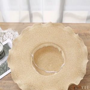 Topi Pantai Anti UV: Fashion & Perlindungan Matahari