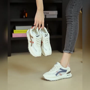 รองเท้ากีฬาผู้หญิง ลำลองและทันสมัย ​​พื้นรองเท้าอ่อนนุ่ม สวมใส่สบาย ซับในแห้งและระบายอากาศได้ดี STARRY