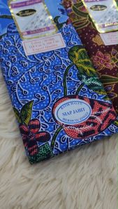 Kain Batik Halus Puteri Cahaya - 118cm x 200cm (Warna & Corak Random) Batik Halus Asli Malaysia / Kain Batik Siap Jahit / Kain Batik borong / Kain Batik Malaysia / Kain Batik Original / Kain Batik Corak Bunga