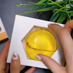 【READY STOCK】Whitening Soap Soap bar Dark Spot Remover Underarm Whitening Acne Body Wash Soap Mites Acne Treatment Moisturizing Nourishing Smooth Whitening Ginseng Soap use full body 嫩肤 人参除螨手工皂