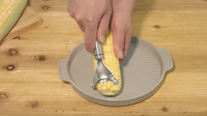 304 Stainless Steel Corn Thresher Stripper Peeler Kitchen Tool Corn Cutter Cob Peeler Stripper Kernel