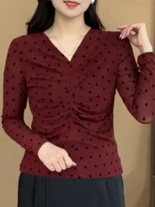 Elegant V-Neck Mommy Clothes Spring Autumn New Style Polka Dot Elastic Skin Fabric Shirt with Pleated Design Slimming Versatile Top