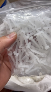 [Mua 3 GIẢM 40%] Combo 100 Kẹp Rốn Heo Con (Lợn Sơ Sinh) – Nhựa Cao Cấp Chống Nhiễm Trùng Tái Sử Dụng Nhiều Lần (Dài 3.2cm)