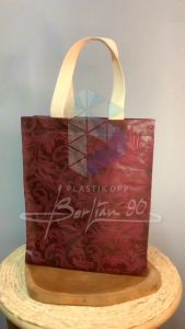 Goodie Bag standing handle emboss 25 x 35 Tas Spunbond Tali emboss