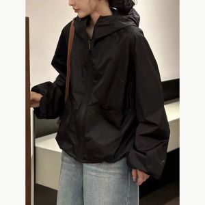 เสื้อแจ็คเก็ตกันแดดแบบสวมเปิดสำหรับผู้หญิงในช่วงฤดูร้อนปี 2025 เสื้อคลุมกันฝนแบบบางแฟชั่น เสื้อคลุมกันฝนแบบมีฮู้ดแบบลำลอง เสื้อคลุมกันฝนทันสมัย