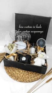 Hampers Kado Ulang Tahun Cewek: Cake Kawat Bulu Birthday Box Gift