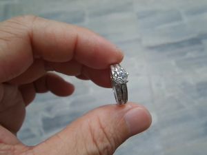 PY Beauty แหวนเพชรแท้ 925 Sterling silver (Natural Diamond) พลอยคริสตัลสวารอฟสกี้ 42 เม็ด น้ำหนัก 0.34 กะรัต เพชรแท้เกรด SI มีตำหนิค รอบแหวนฝังเพชรแท้