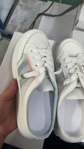 Sportswear Shop รองเท้าแตะสีขาว รองเท้าผู้หญิง พื้นรองเท้าตาข่ายระบายอากาศ รองเท้าแฟชั่น รองเท้าลําลอง