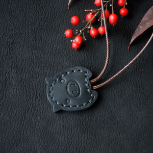 Handmade Top Layer Cowhide Car Keychains Pig Shape Couple Keyholders Mobile Phone Accessories Automotive Interior Decorations