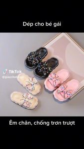 Dép cho bé gái họa tiết chấm bi theo phong cách Hàn Quốc