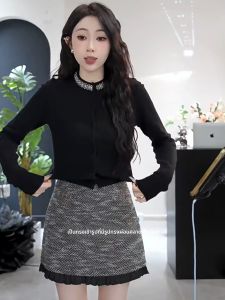 เสื้อคาร์ดิแกนถักสไตล์เกาหลี ทรงหลวม ประดับเพชร สำหรับผู้หญิง ฤดูใบไม้ร่วง/ฤดูหนาว แฟชั่นสั้น ลำลอง เสื้อคลุมกันหนาว