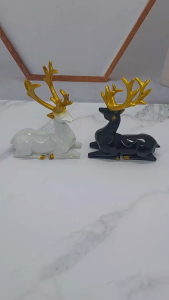 Hiasan meja aesthetic nordic patung rusa duduk warna putih hitam