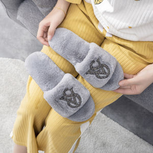 Dép Nữ Màu Đỏ Năm Sinh Mới 2025 Dép Cotton Thời Trang Ấm Áp Có Khóa Cài Pha Lê Dép Đế Bằng Chống Trượt Cho Mùa Xuân