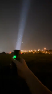 Đèn pin siêu sáng BT40 1800 lumen đèn pin cầm tay vỏ hợp kim nhôm chống nước công tắc thân với pin 21700