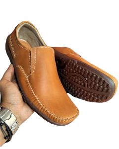 Sepatu kulit pria terbaru/100%kulit