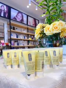 Gel Dưỡng Ẩm CLINIQUE Dành Cho Da Dầu Dramatically Different Moisturizing Gel - 50ml/125ml