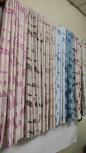 ผ้าม่านหน้าต่าง  ผ้าม่านประตูสำเร็จรูปกันแสงUV85% ถึง 95% ปั๊มห่วงตาไก่ ลายใบไม้ใหญ่