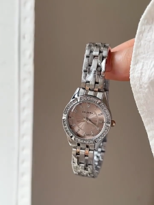2025 New Fashion Watch Womens Casual Quartz Watches Fashion Metal Strap Watch Diamond dial