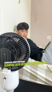 Kipas Angin Berdiri / Stand Fan / Rotasi 360° / Angin Kencang / Minimalis / Hemat Listrik / Putih + Hitam