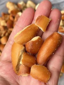 Danfu Twist Big Crispy Salted Caramel Bread Bits Popular Snacks Online Sea Salt Caramel Crunchy Bread Dried Sea Salt Bread