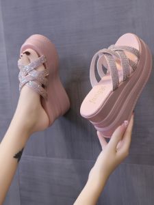 รองเท้าแตะส้นเตี้ยแบบสวมสบายสำหรับผู้หญิงในช่วงฤดูร้อน พื้นยางแบบสวมสบาย สวมใส่สบาย สไตล์เกาหลี รองเท้าแตะแบบสวมสบาย