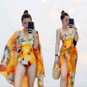 Đồ bơi áo tắm nâng ngực kèm khăn bikini liền thân 1 mảnh màu hoa dâm bụt đỏ và màu vàng loang đi biển sang trọng BIKINI SÀI GÒN