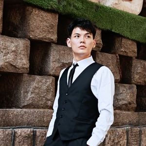 เสื้อกั๊กผู้ชาย เสื้อสูท เสื้อกั๊กสีพื้น ลำลอง ธุรกิจ สูทด้านใน เสื้อคาร์ดิแกน เสื้อผ้าผู้ชาย