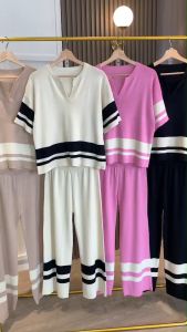 SET7206: Set Pakaian Olahraga dengan Garis Kontras