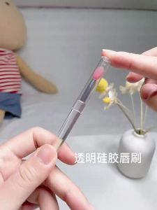 Portable Silicone Lip Brush Covered Dustproof Lip Balm Brush Lipstick Brush Lip Brush Multifunctional Brush