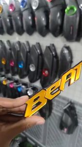 Emblem Acrilic BEAT Free Double Tap Gold Croom