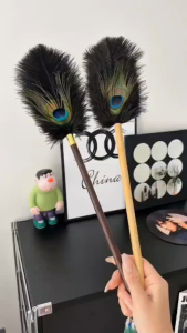 Feather Dusting for Household Use Cleaning and Anti-static Walnut-colored Handle