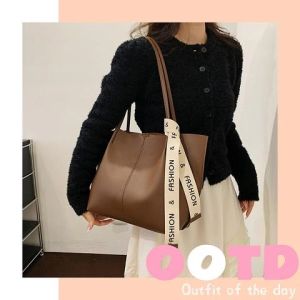 Zishopงานใหม่พร้อมส่ง กระเป๋าสะพายข้างแฟชั่น งานใบใหญ่ๆทรงสวยสามารถใช้งานได้อเนกประสงค์งานสีเรียบหรูดูแพง แต่ราคาไม่แพงน๊า ไม่เชื่อลองกดดด