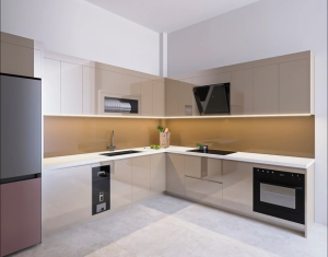 Tủ bếp cánh acrylic được thiết kế đồng bộ kết hợp đầy đủ phụ kiện giúp không gian bếp sử dụng
