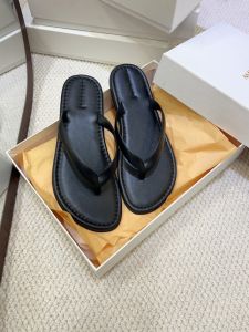 Light luxury flip-flops can be worn outside can be home slippers Fashion everything soft slippers daily commuter womens shoes